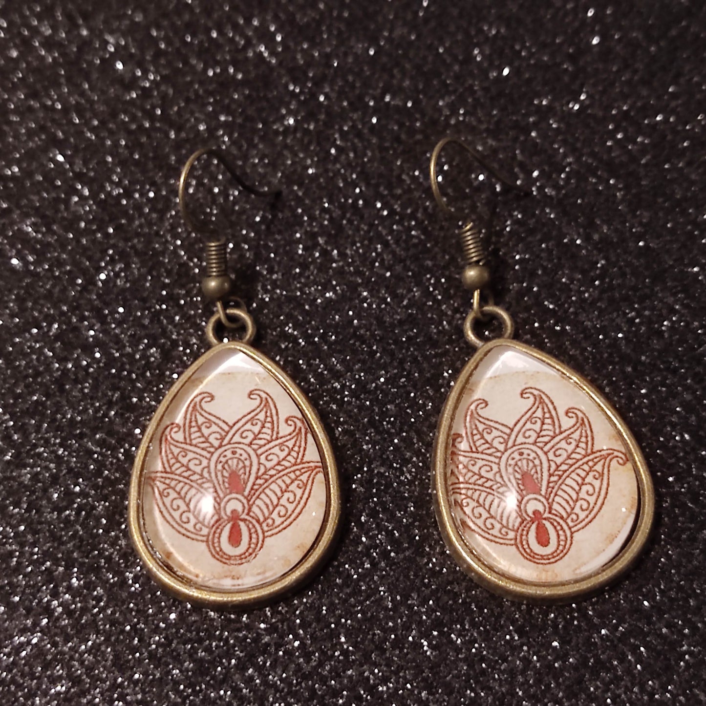 Boucles d'oreilles pendantes goutte 18x25mm - Bronze -  Mandala fond crème