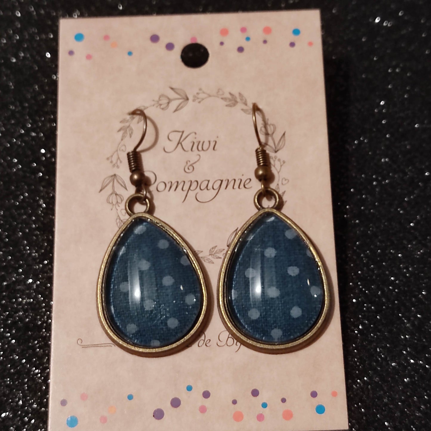 Boucles d'oreilles pendantes goutte 18x25mm - Bronze -  Pois bleus horizon, fond bleu turquin