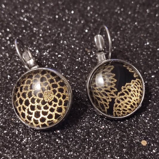 Boucles d'oreilles dormeuses rondes 16mm - Acier inoxydable - papier japonais fleurs dorées fond noir