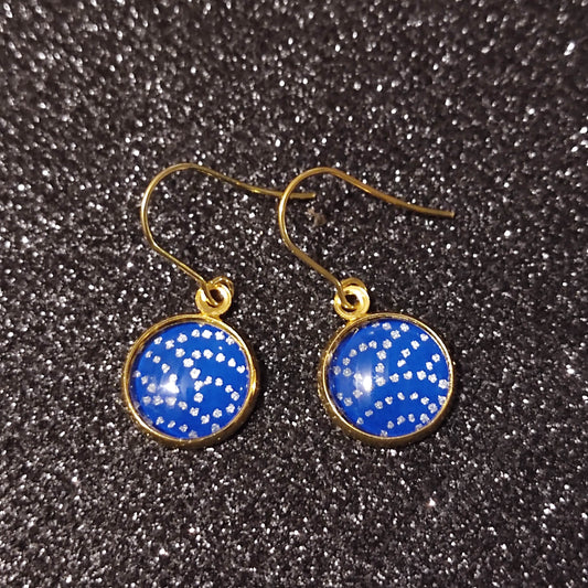 Boucles d'oreilles courtes - acier inoxydable doré - cabochons ronds 12mm - pois dorés, fond bleu nuit