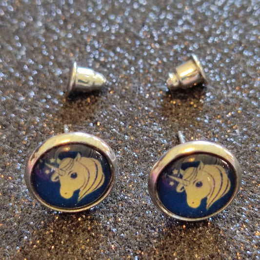 Boucles d'oreilles Puces 10mm - Acier inoxydable - licorne sur fond bleu