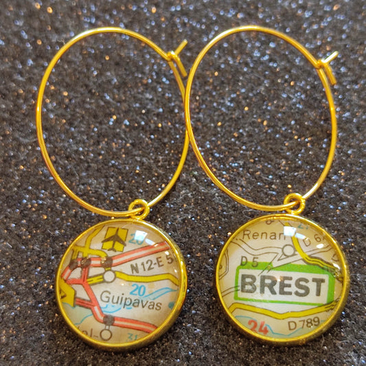 Boucles d'oreilles Créoles 25 mm - cabochons verre 16 mm - recyclage carte routière Brest, Guipavas (29) - acier inoxydable doré