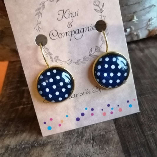 Boucles d'oreilles dormeuses rondes 18mm - Acier inoxydable doré - pois blancs, fond bleu marine
