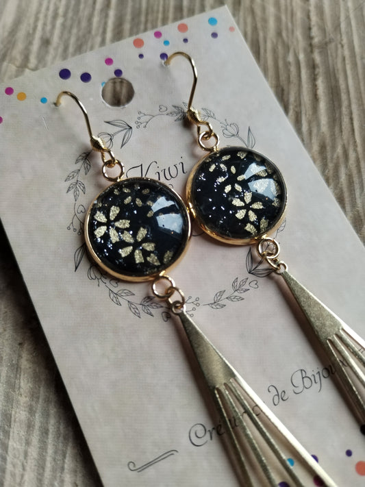 Boucles d'oreilles cabochons ronds 16mm - Acier inoxydable doré - papier japonais floral doré et fond noir - breloque filigrane triangle