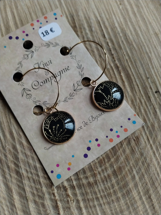 Boucles d'oreilles Créoles 25 mm - cabochons verre 16 mm - papier japonais floral doré et fond noir  - acier inoxydable doré
