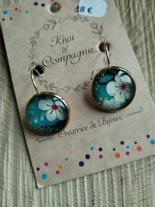Boucles d'oreilles dormeuses rondes 16 mm- Acier inoxydable doré -  papier japonais fleurs violettes, blanches et dorées, fond vert