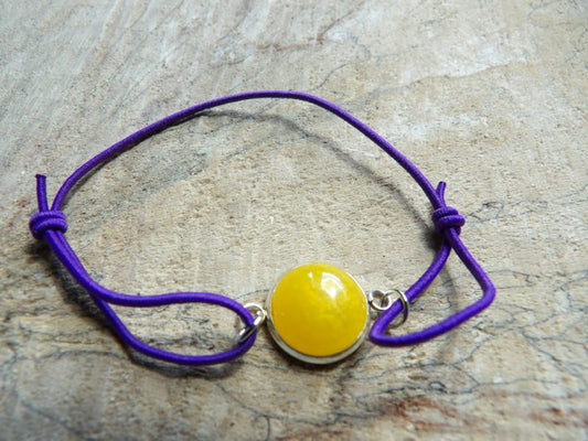 Bracelet élastique violet avec cabochon jaune 12mm