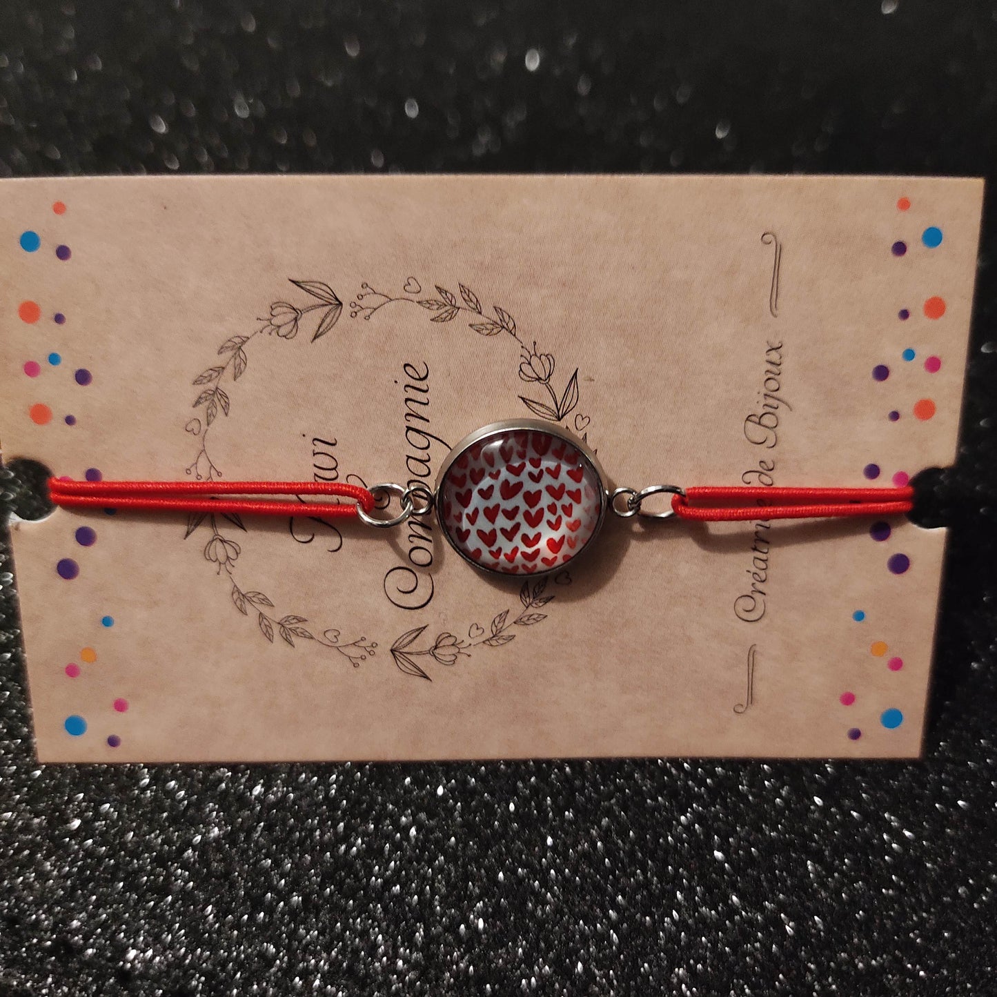 Bracelet élastique couleur rouge avec cabochon 14mm - coeurs