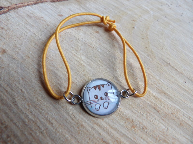 Bracelet élastique jaune avec cabochon chat 14mm