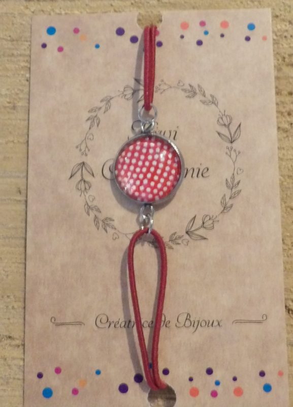 Bracelet élastique couleur bordeau avec cabochon 14mm - fond rouge pois blanc