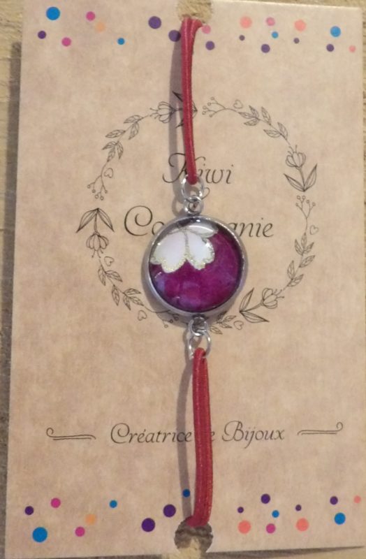 Bracelet élastique couleur bordeau avec cabochon 14mm - papier japonais fleur blanche fond violet