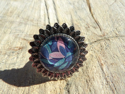 Bague ajustable forme fleur - Métal argenté - Feuilles violettes et roses