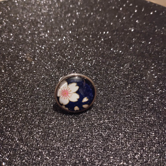 Bague ajustable ronde cabochon 25mm - Métal argenté - papier japonais fleurs de cerisier - bleu nuit