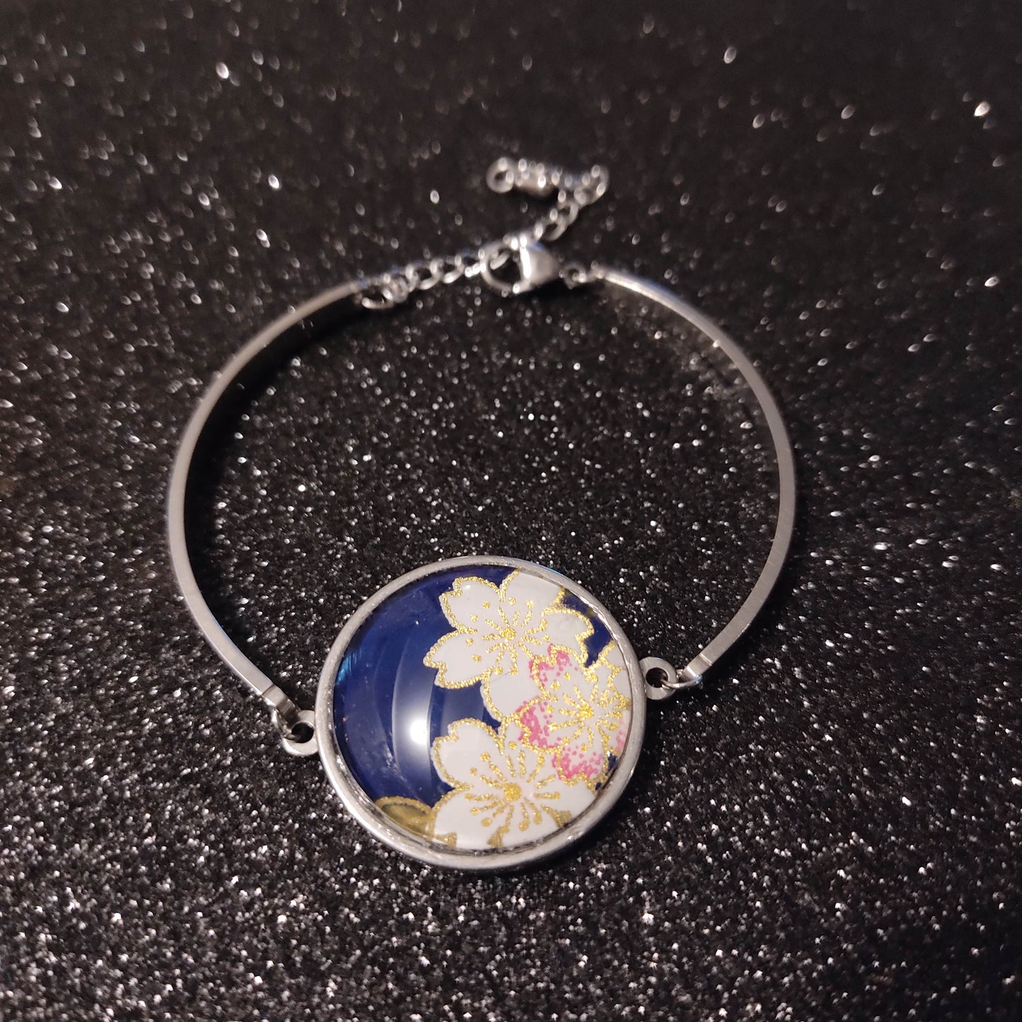Bracelet rigide acier inoxydable - 25mm - Papier japonais fleurs blanches et rose - Bleu nuit