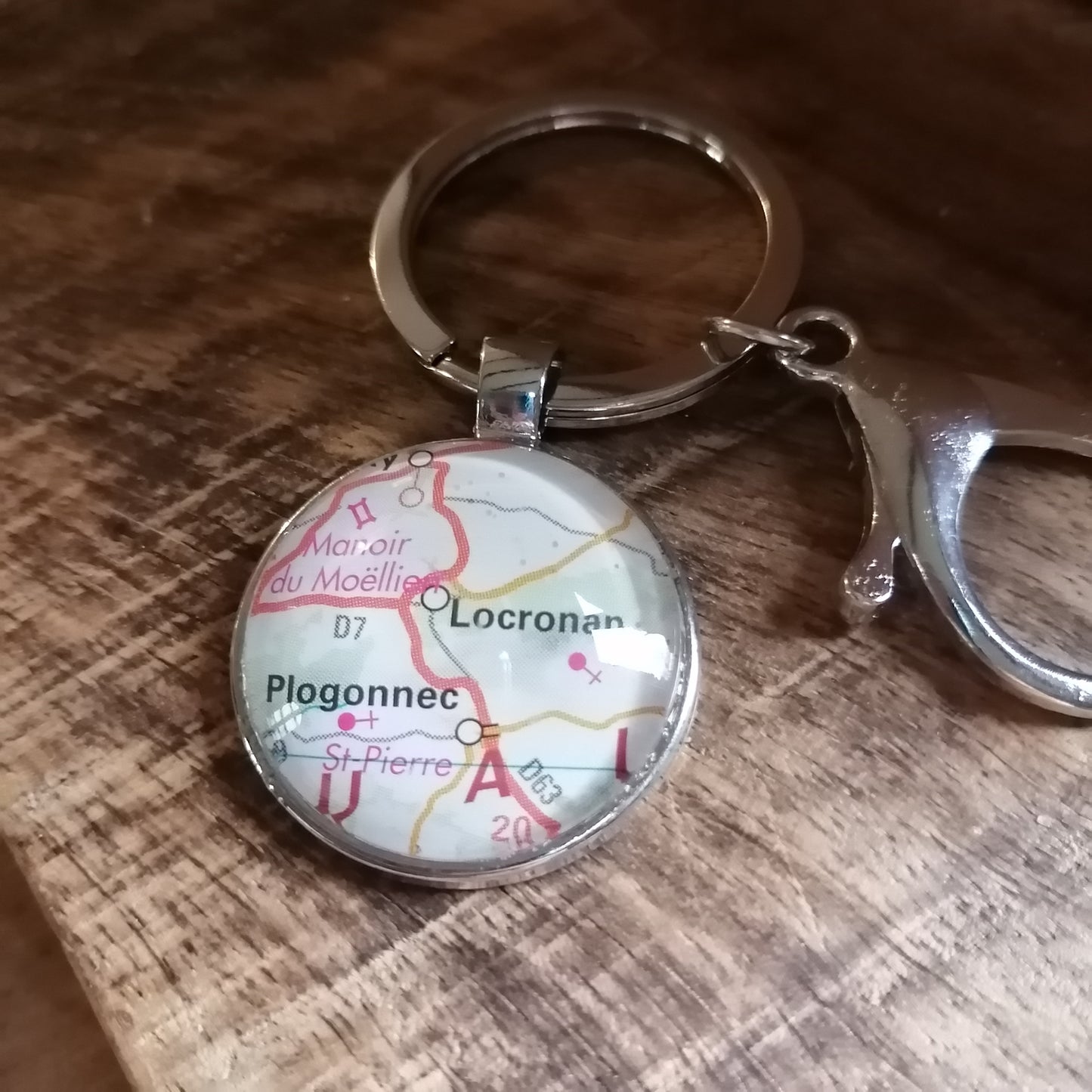 Porte-clefs cabochon 25mm - Recyclage carte routière - Locronan, Plogonnec (29)
