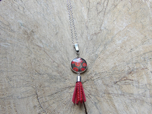 Collier-avec-sautoir-cabochon-20mm-en-métal-argenté-Coquelicot-fond-noir-pompon-rouge