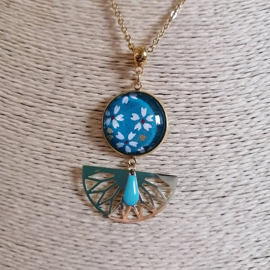 Collier avec sautoir cabochon 20mm en acier inoxydable doré - Papier japonais fleurs blanches, fond bleu