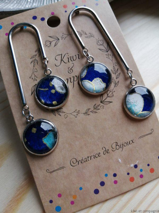 Boucle d'oreille en forme de U - acier inoxydable -  double cabochon- fleurs bleues