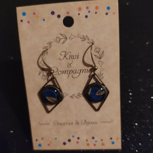 Boucles d'oreilles courtes - bronze - cabochons ronds 12mm - Forme losange - Feuille dorée fond bleus