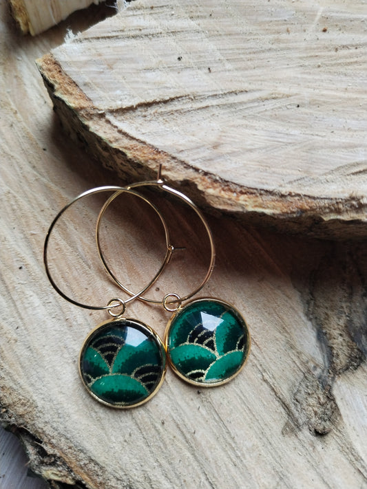 Boucles d'oreilles Créoles 25 mm - cabochons verre 16 mm - papier japonais vague vert foncé et doré