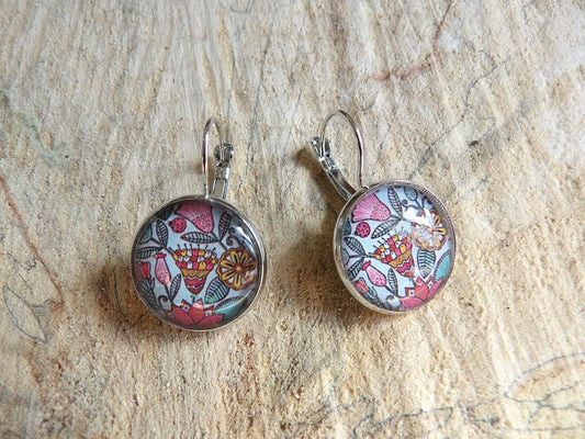 Boucles d'oreilles dormeuses rondes 20mm - Métal argenté - Floral multicolore fond blanc