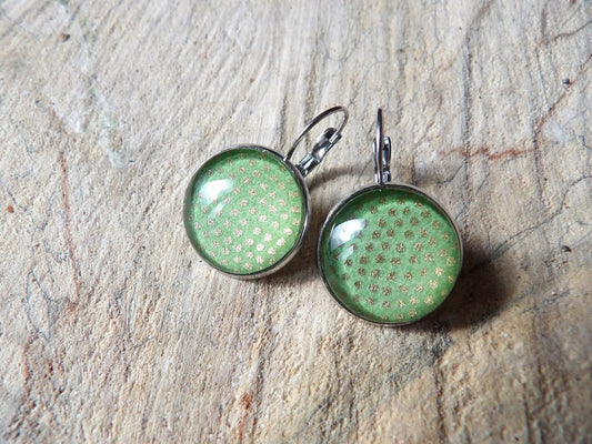Boucles d'oreilles dormeuses rondes 20mm - Métal argenté - Pois dorée fond vert