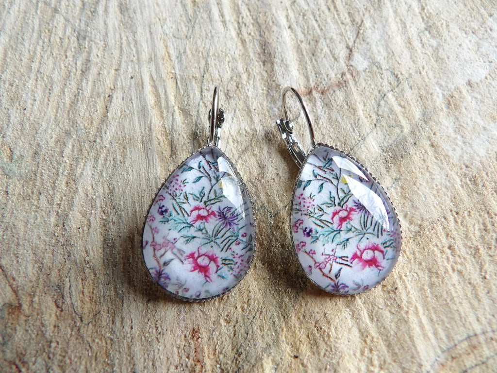 Boucles d'oreilles dormeuses gouttes 18x25mm - Acier - floral fond blanc