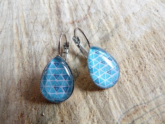 Boucles d'oreilles dormeuses gouttes 13x18mm - Métal argenté - graphique triangle bleu fond blanc